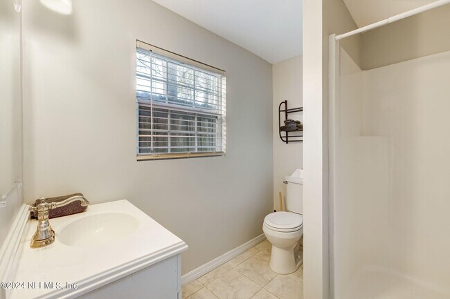 Building Photo - 1427 River Oaks Rd