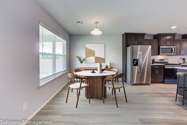 Building Photo - 4/2/2 in Broken Arrow!