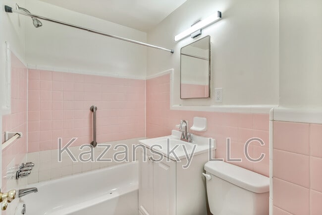 Building Photo - 1866 Pratt St