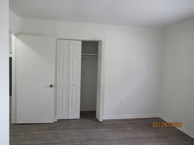 Building Photo - Newly Remodeled-Willow Run Apartment