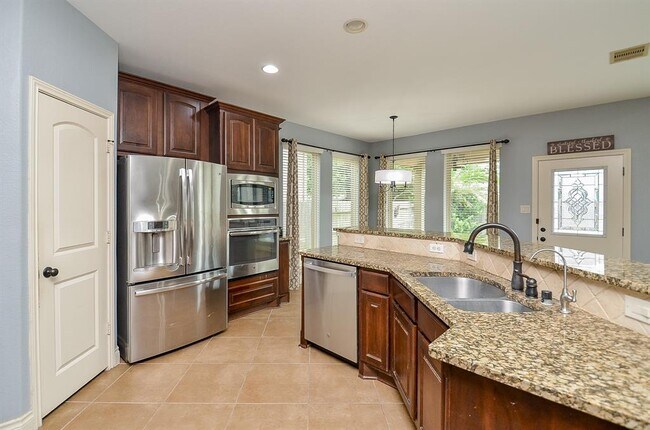 Building Photo - 28722 Maple Red Dr