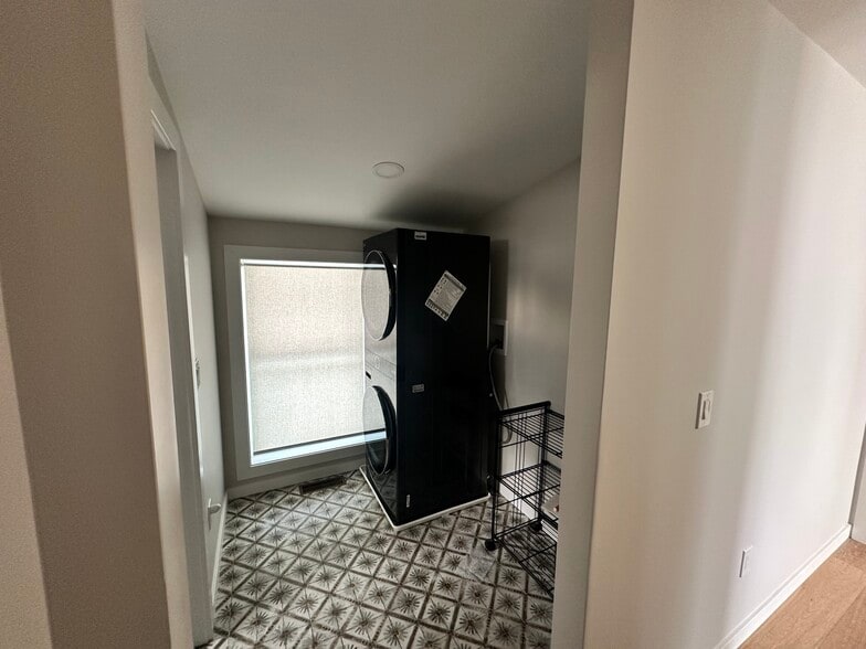 Building Photo - 43 1st St