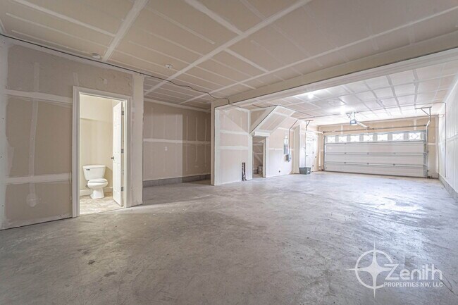 Building Photo - 3512 NE 80th St