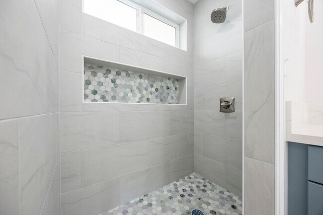 Building Photo - AVAILABLE NOW...BRAND NEW 3 BEDROOM 2 BATH