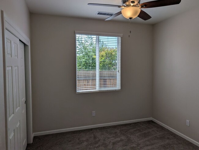 Building Photo - Modern and well appointed home in Clovis, ...