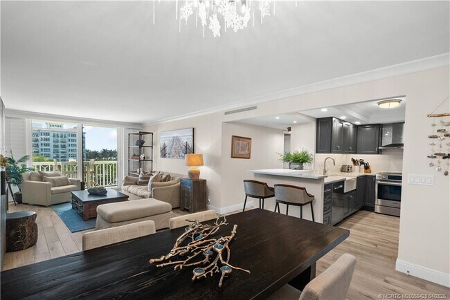 Building Photo - 125 S Ocean Ave