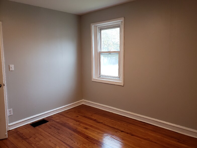 Building Photo - 701 Hillside Ave