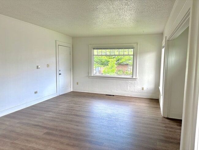 Building Photo - KLEEK03