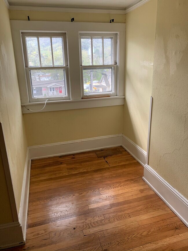 Building Photo - 152 Walnut St