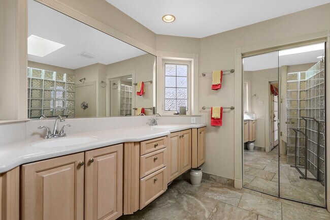 Building Photo - 38960 Kilimanjaro Dr