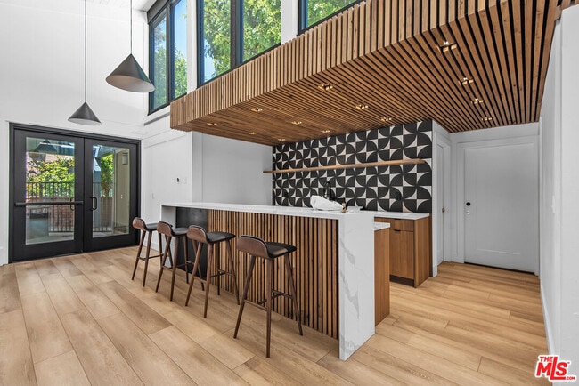 Building Photo - 13326 Maxella Ave