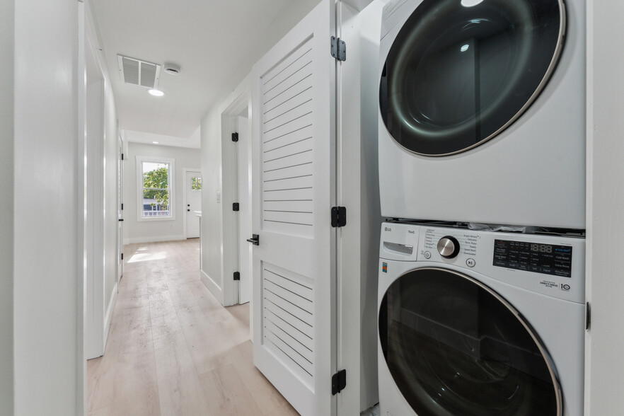 In unit washer dryer - 47 Brackett St