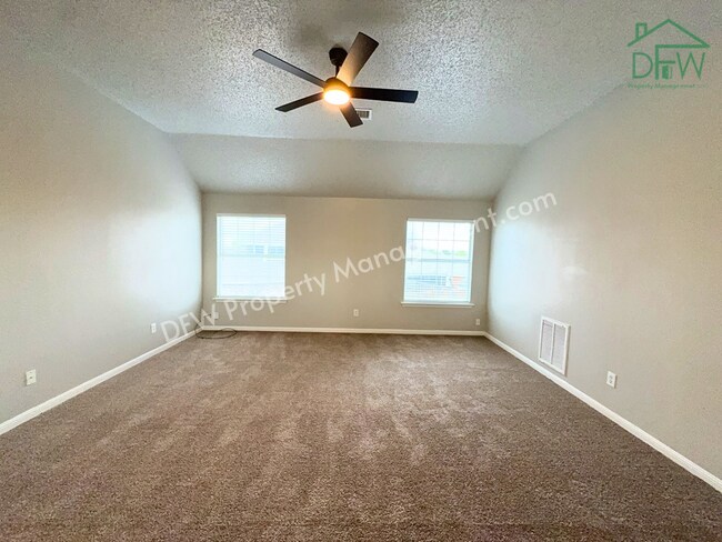 Building Photo - For Lease: Beautifully Remodeled 3-Bed Two-Story in Quiet DeSoto Neighborhood