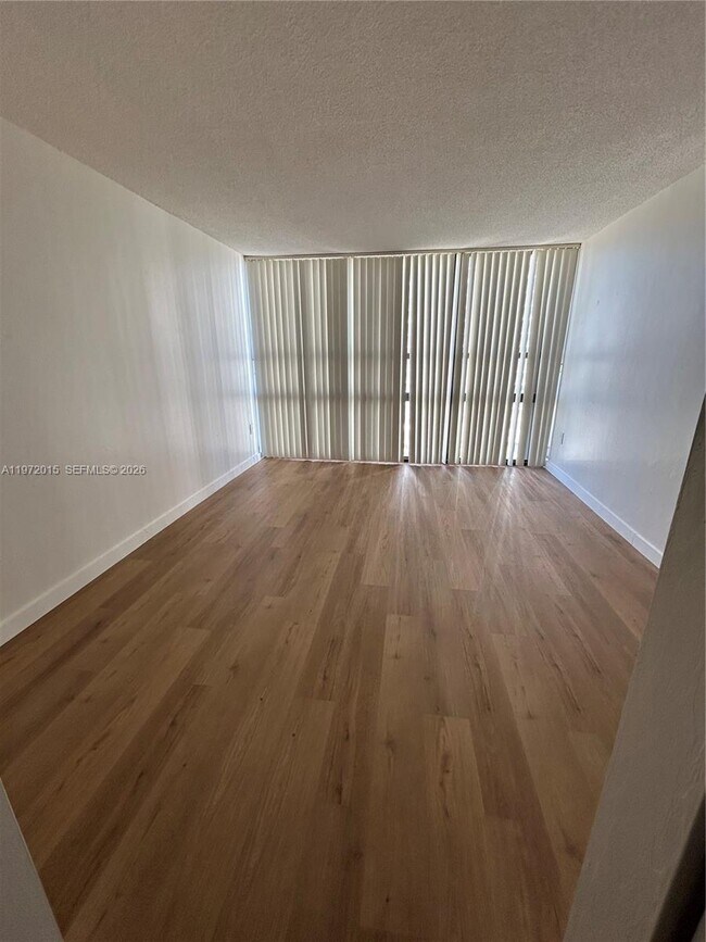 Building Photo - 600 NE 36th St