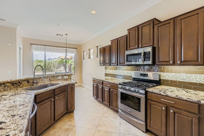 Building Photo - Beautiful, Secluded 3 bedroom home on golf...