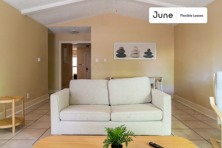 Building Photo - 9104 Quail Creek Dr