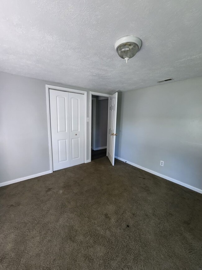 Building Photo - ($300 OFF 2nd Month Rent) Newly Updated Spacious Three Bedroom with Bonus room- Single Family Nea...