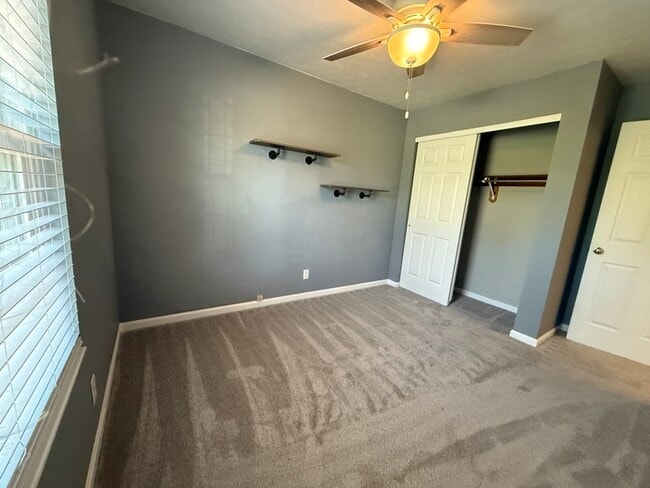 Building Photo - Single Family