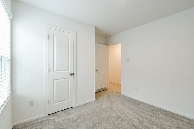 Building Photo - 21325 Carosella Dr