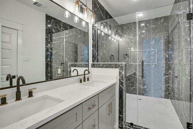 Building Photo - 4835 Paula St