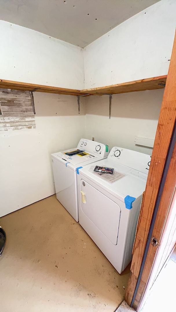 Building Photo - Newly renovated 2 bedroom Townhouse for Re...