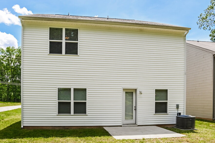 Building Photo - 2104 Mingus Cabin Ln