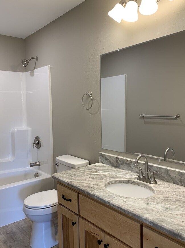 Building Photo - Gorgeous 3 bed, 2.5 bath single family hom...