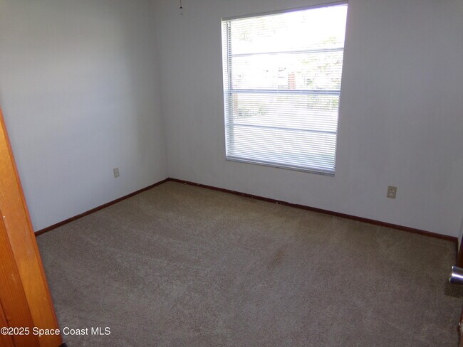 Building Photo - 1540 Fairlee Ave NW