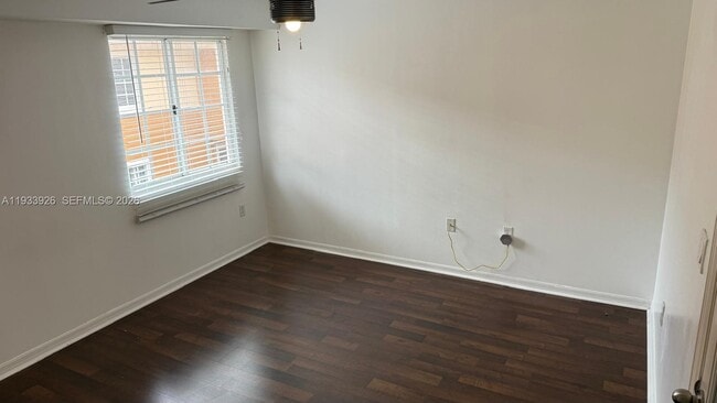 Building Photo - 2961 NE 185th St