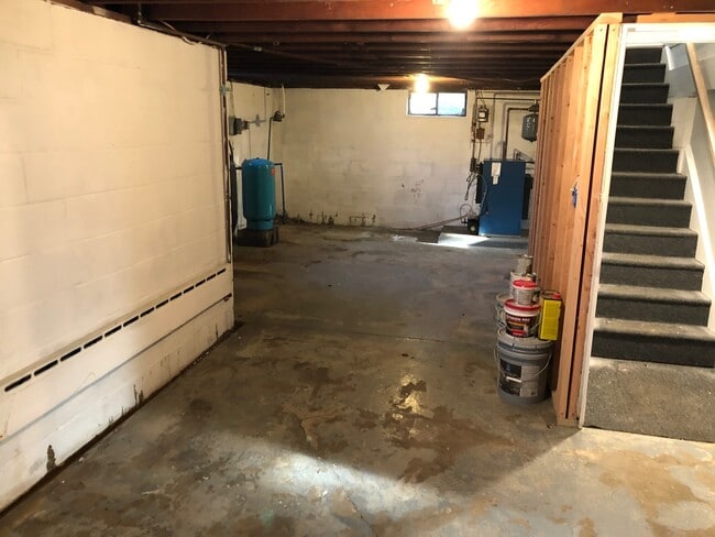 Building Photo - Beautiful Remodeled Ranch Home on 1/2 Acre...