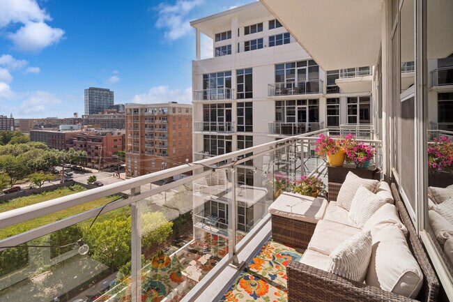 Building Photo - 901 W Madison St