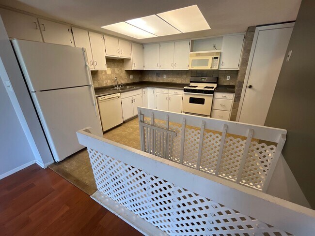 Building Photo - 1290-1292-1292 Gatwick Ct