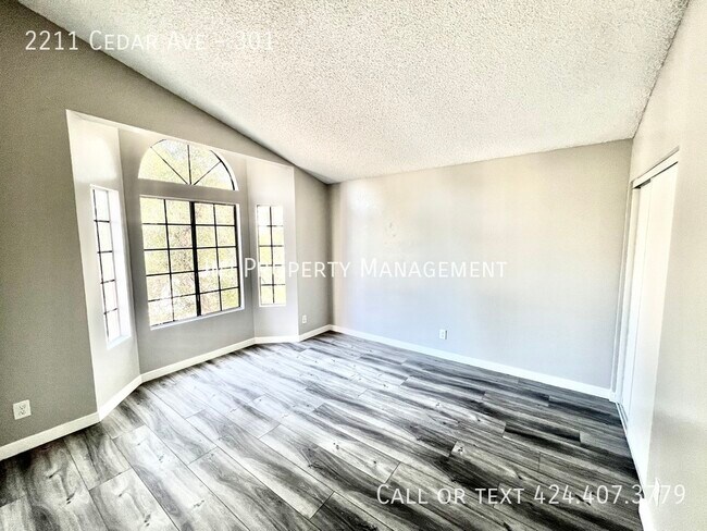 Building Photo - 2211 Cedar Ave