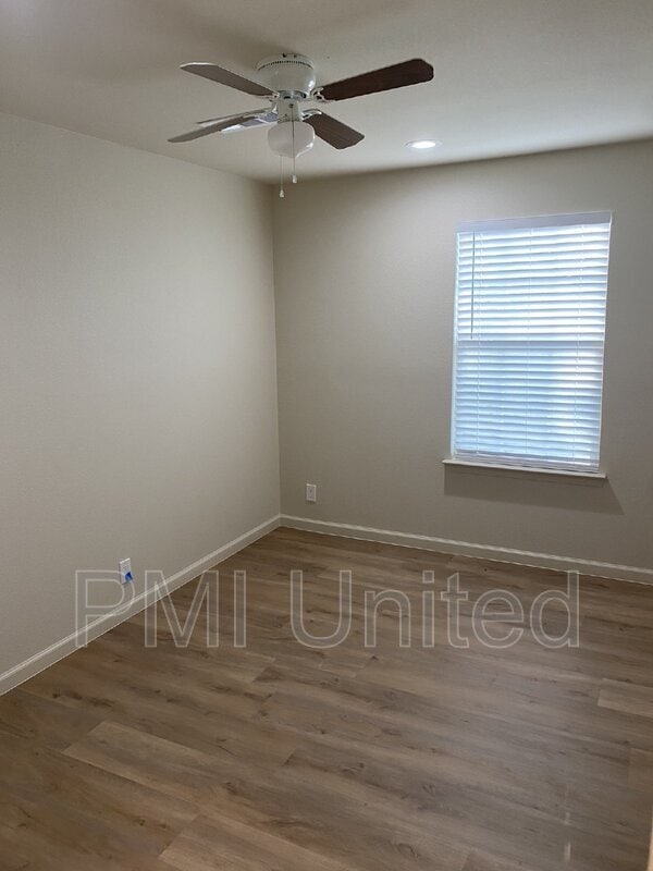 Building Photo - 1100 E Hickory St
