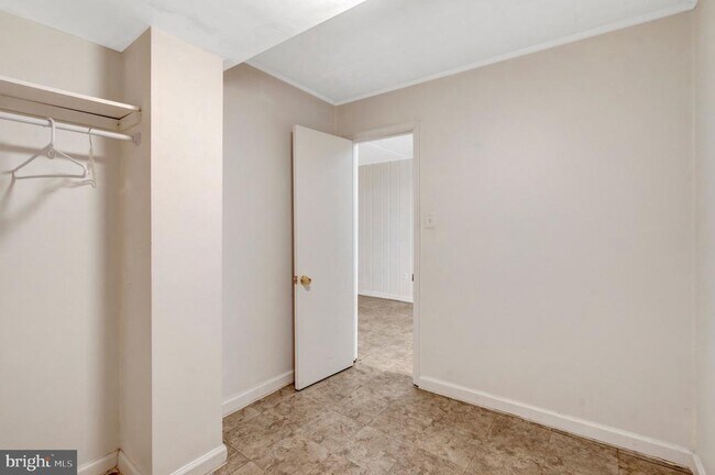 Building Photo - 8916 Braeburn Dr