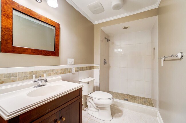 Building Photo - Fully Remodeled Ranch Style Home In South Park! (Landscaping Included)