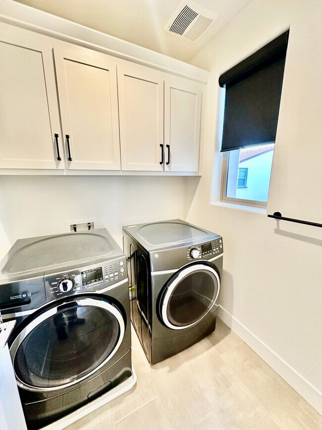 Building Photo - Newly Built 3/2.5 Home in Tesoro Viejo Community