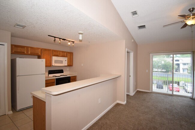 Building Photo - WOW! 2/2 in Merrill Pines Gated Community