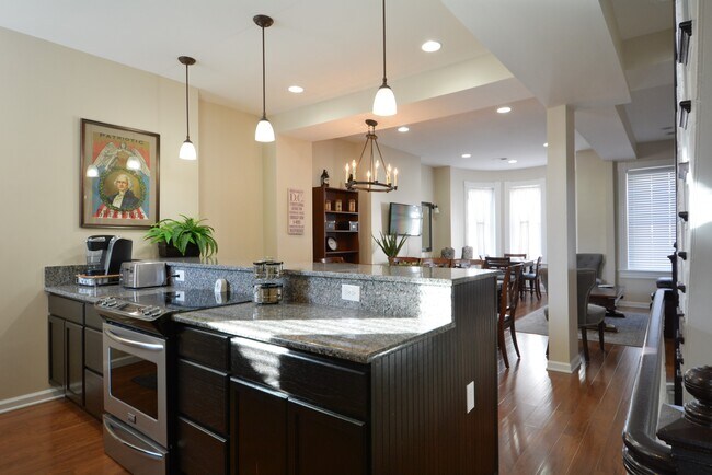 Building Photo - 118 3rd St SE