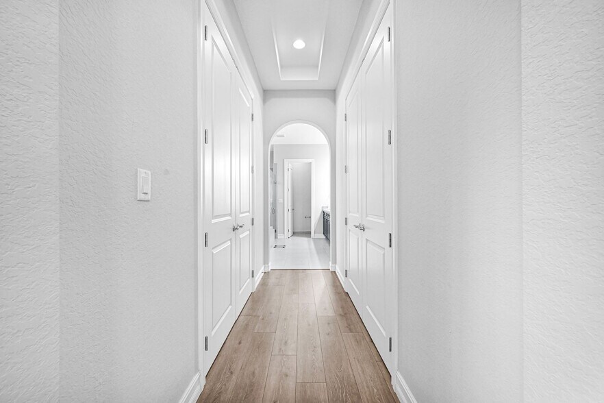 Building Photo - 8855 Watercrest Cir W