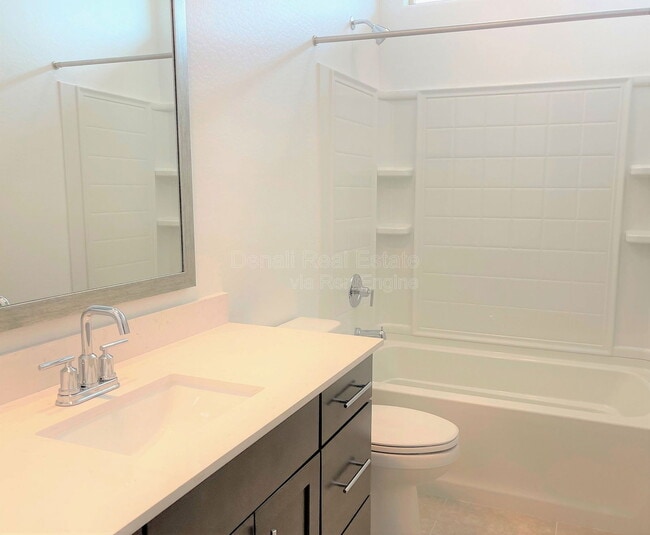 Building Photo - 9426 W Devonshire Ave