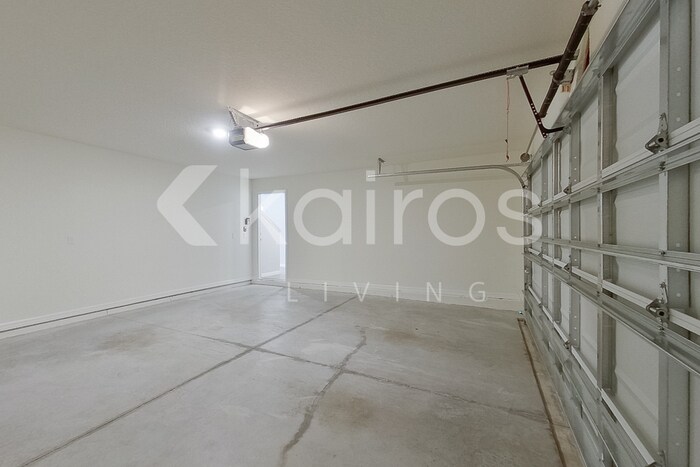 Building Photo - 8696 SW 44th Ct