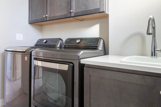 Washer/ dryer room - 6245 Hanover St