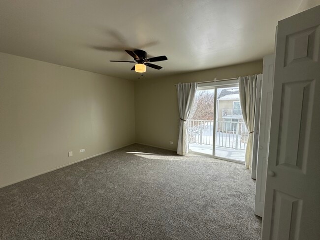 Building Photo - 474 Meadow Green Ln