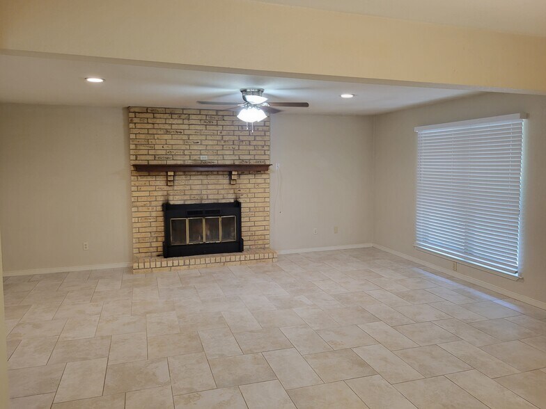 Wood-burning fireplace - 1546 Timbercreek Dr