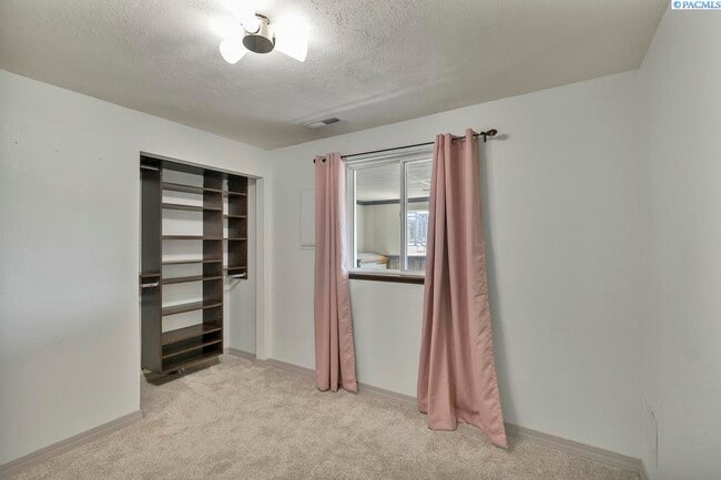 Building Photo - 141 S Travis Ln