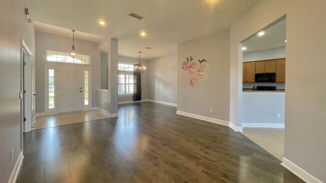Building Photo - Beautiful Home in beautiful neighborhood