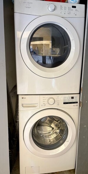 Building Photo - 2425 Ocean Ave