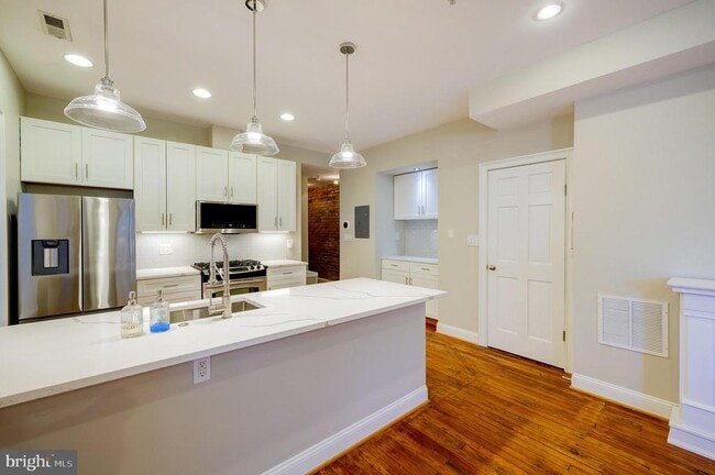 Building Photo - 1543 6th St NW