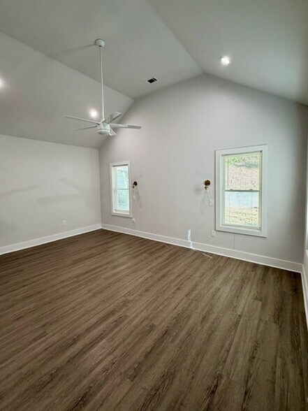 Building Photo - 667 Francis Pl NW